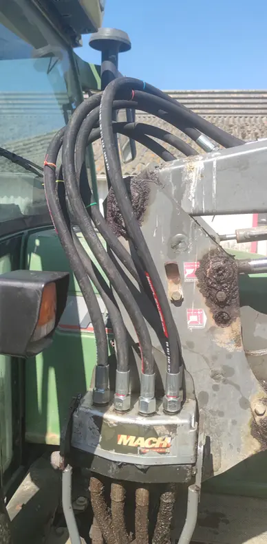Réparation flexible hydraulique pour enfin agricole : après